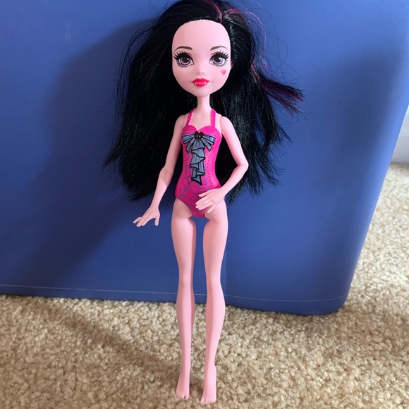 MONSTER HIGH DRACULAURA PINK SWIMSUIT DOLL - Picture 1 of 6